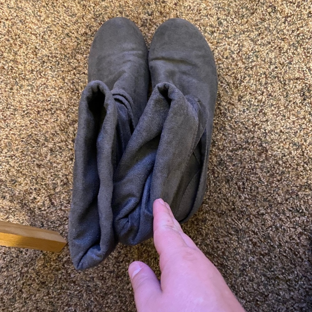 Light-weight, ankle boots. Gray in color, and flat. Size 9 1/2!